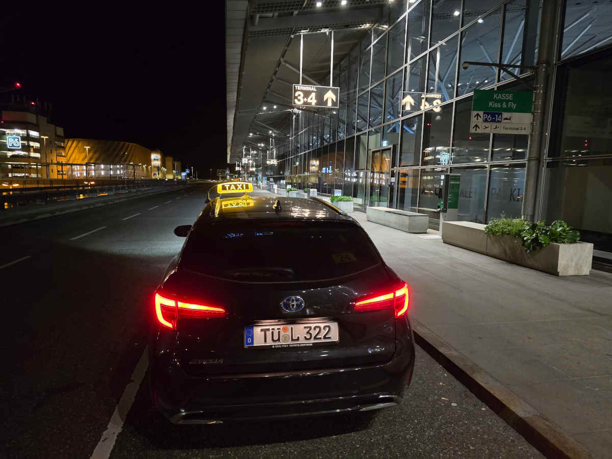 Flughafentransfer Tübingen – Direkt zum Flughafen Stuttgart (STR)