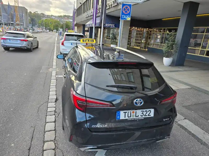 Renna Taxi Tübingen am Hauptbahnhof Stuttgart